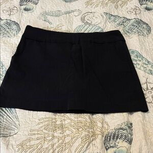 Zac & Rachel black stretch skort size 12.